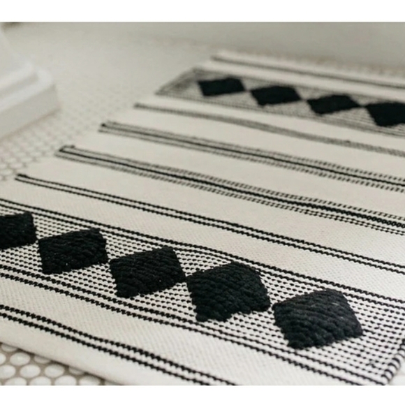 DIAMOND WOVEN RUG - Picture 1 of 1